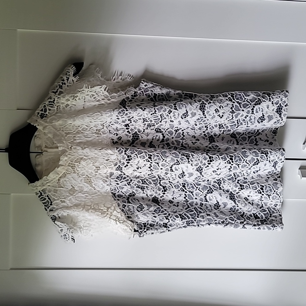 EUC WHBM black and white lacey top size 6